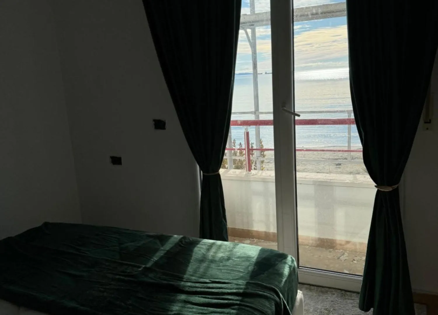 Beach Front Superior Apartment Green Forest Durrës 0*,